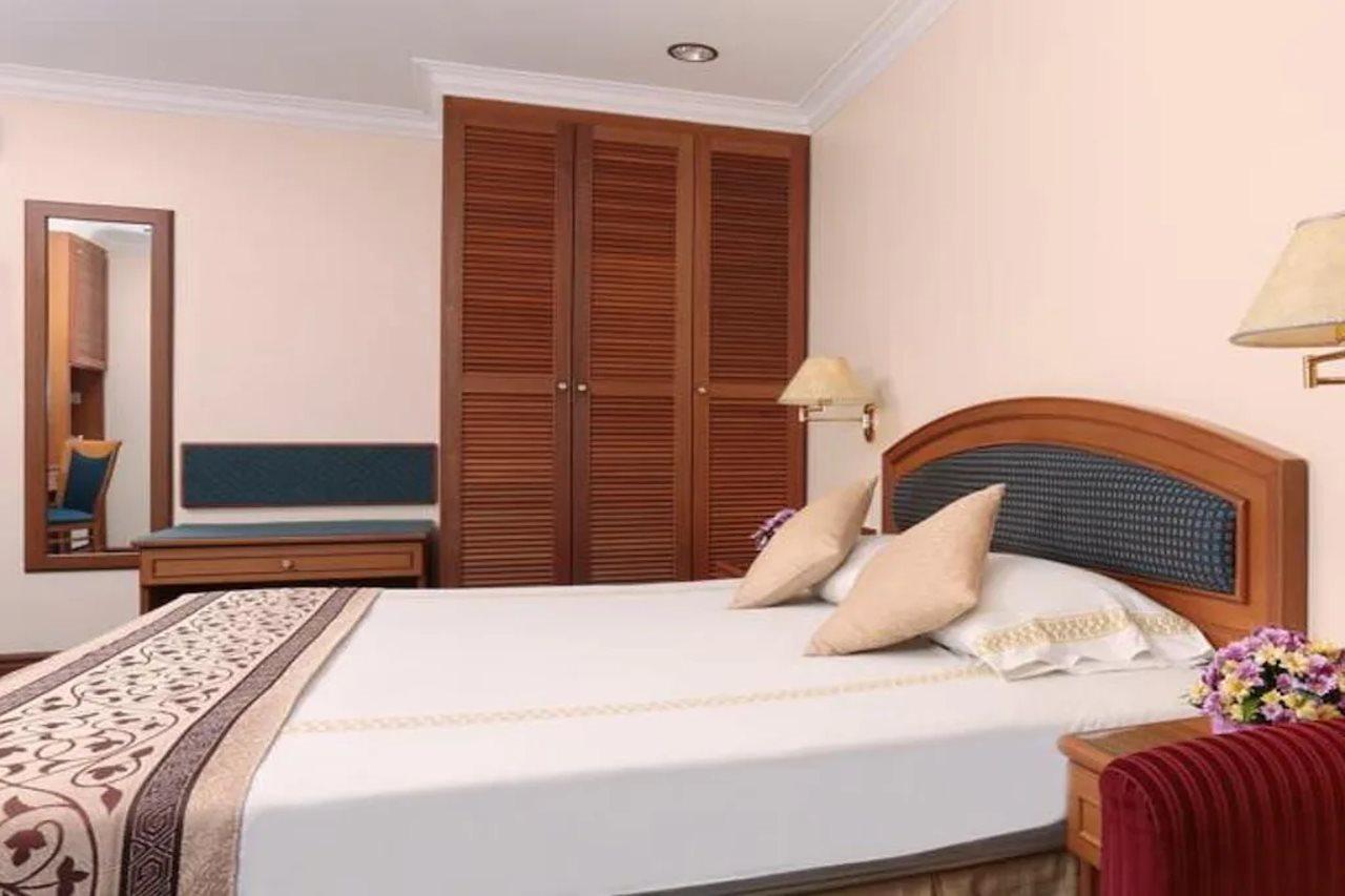 Hotel Santosa Malang Extérieur photo