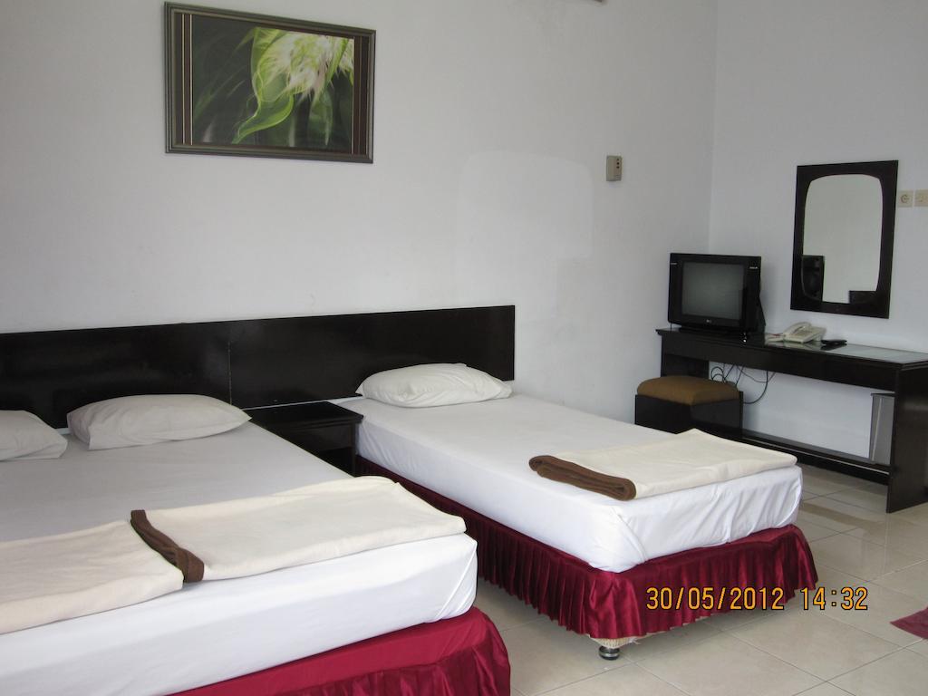 Hotel Santosa Malang Chambre photo
